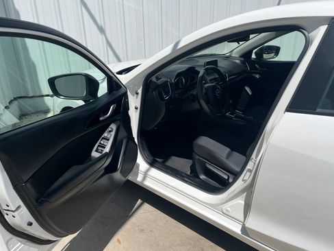 Used 2016 MAZDA MAZDA3 i Sport FWD image 10