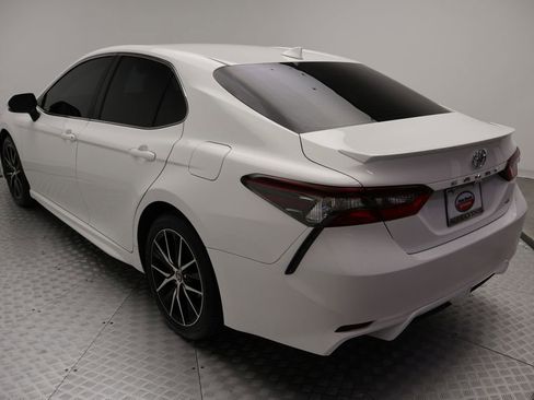 Used 2023 Toyota Camry SE FWD image 11