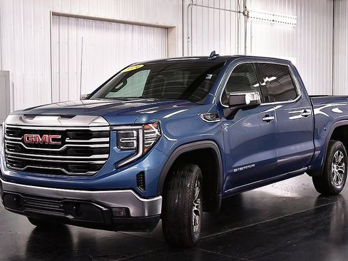 Used 2024 GMC Sierra 1500 SLT image 3