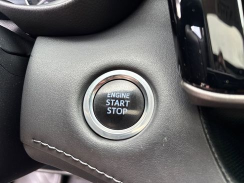 Used 2020 Toyota Highlander XLE AWD/4WD image 25