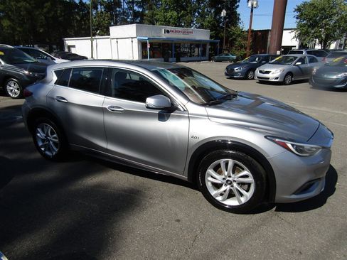 Used 2018 INFINITI QX30 image 8