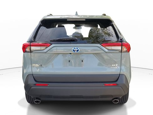 Used 2022 Toyota RAV4 XLE Premium image 9