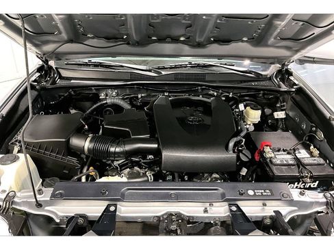 Used 2017 Toyota Tacoma SR5 w/ Tow Package AWD/4WD image 12