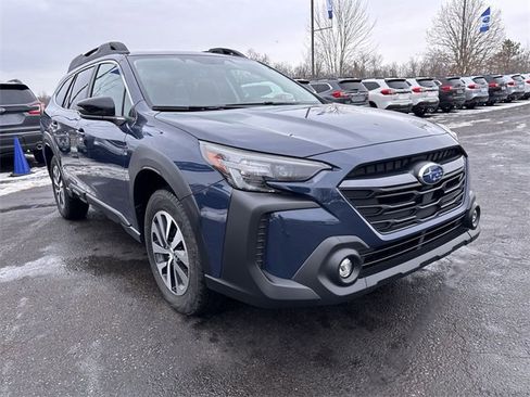 Used 2025 Subaru Outback Premium w/ Popular Package #1A image 2