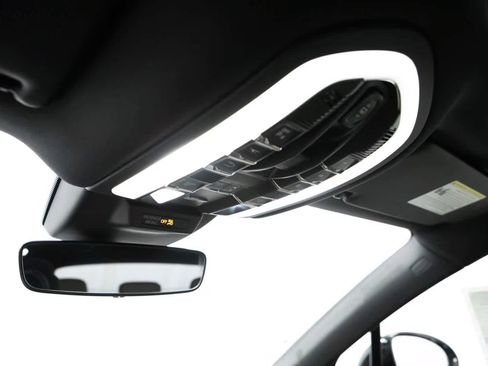Certified 2026 Porsche Macan AWD/4WD image 28