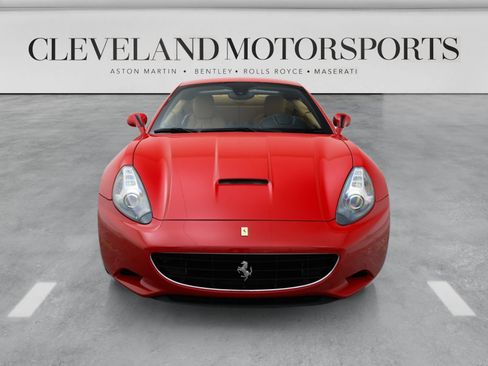 Used 2010 Ferrari California RWD image 4
