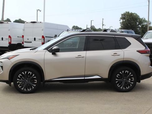 Used 2026 Nissan Rogue Platinum w/ Platinum Premium Package AWD/4WD image 2