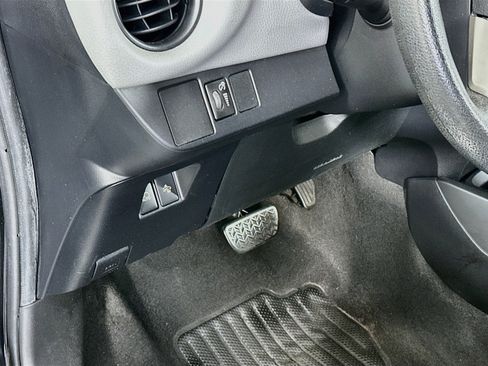 Used 2017 Toyota Yaris L FWD image 16