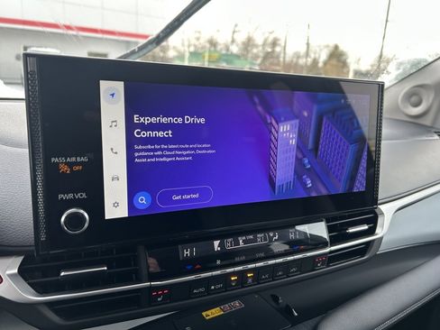 Used 2025 Toyota Sienna XLE w/ XLE Plus Package image 22