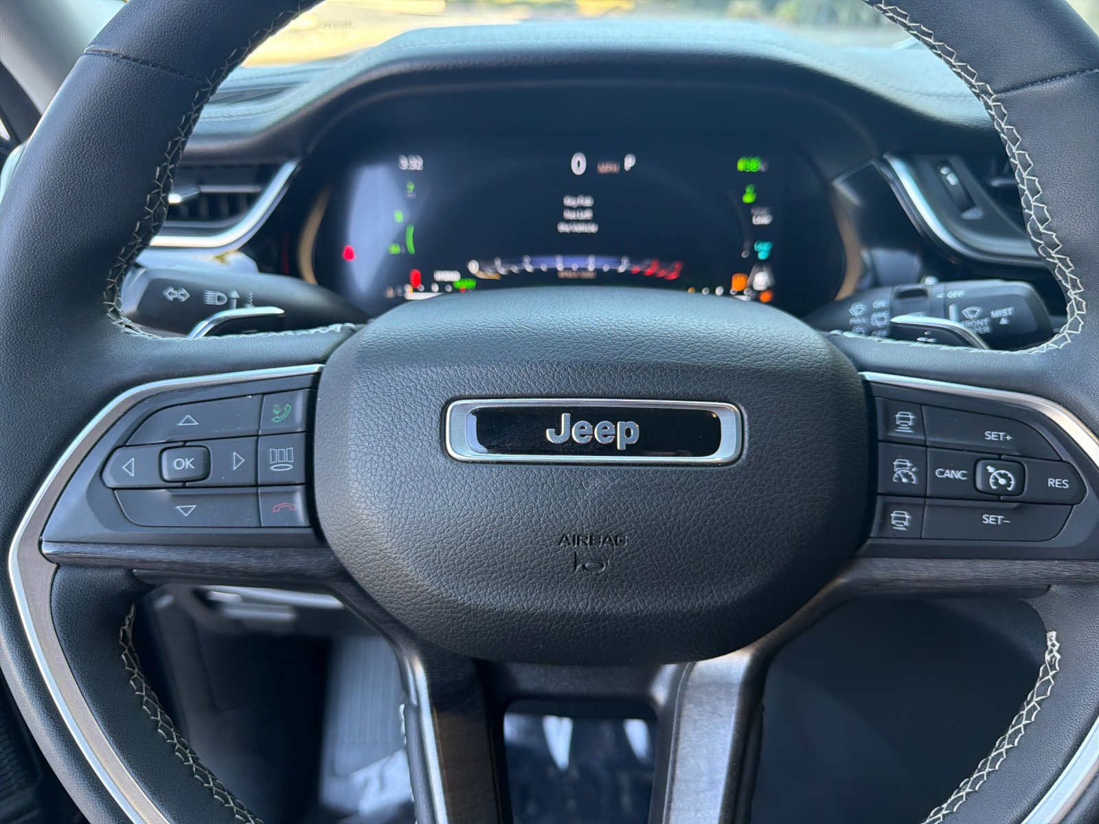Used 2023 Jeep Grand Cherokee 30th Anniversary AWD/4WD image 27