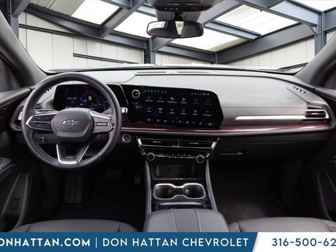 Used 2025 Chevrolet Traverse Z71 AWD/4WD image 5