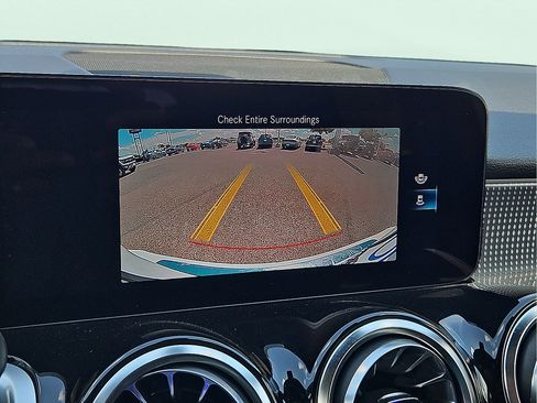 Used 2023 Mercedes-Benz GLB 250 image 16