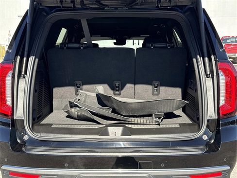 Used 2024 GMC Yukon Denali w/ Advanced Technology Package image 4