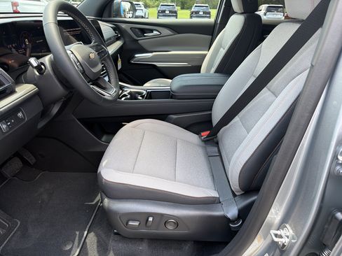 New 2026 Chevrolet Traverse LT FWD image 9