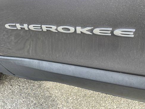 Used 2019 Jeep Cherokee Limited AWD/4WD image 31
