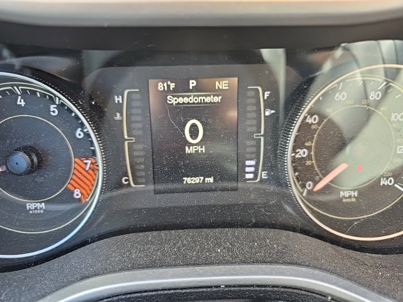 Used 2014 Jeep Cherokee Latitude w/ Cold Weather Group AWD/4WD image 12