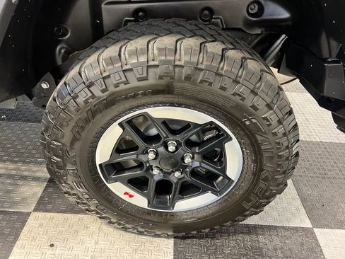 Used 2022 Jeep Wrangler Unlimited Rubicon w/ LED Lighting Group AWD/4WD image 15