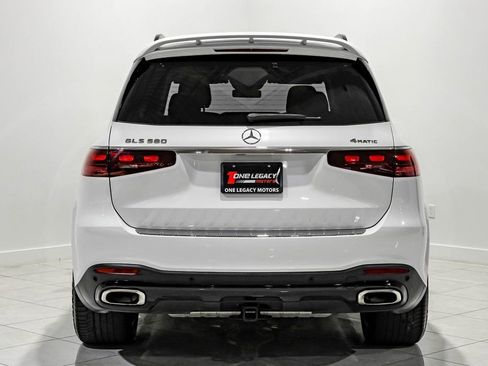 Used 2024 Mercedes-Benz GLS 580 4MATIC image 10