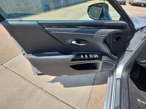 Used 2024 Lexus ES 350 w/ Accessory Package (Z1) FWD image 21