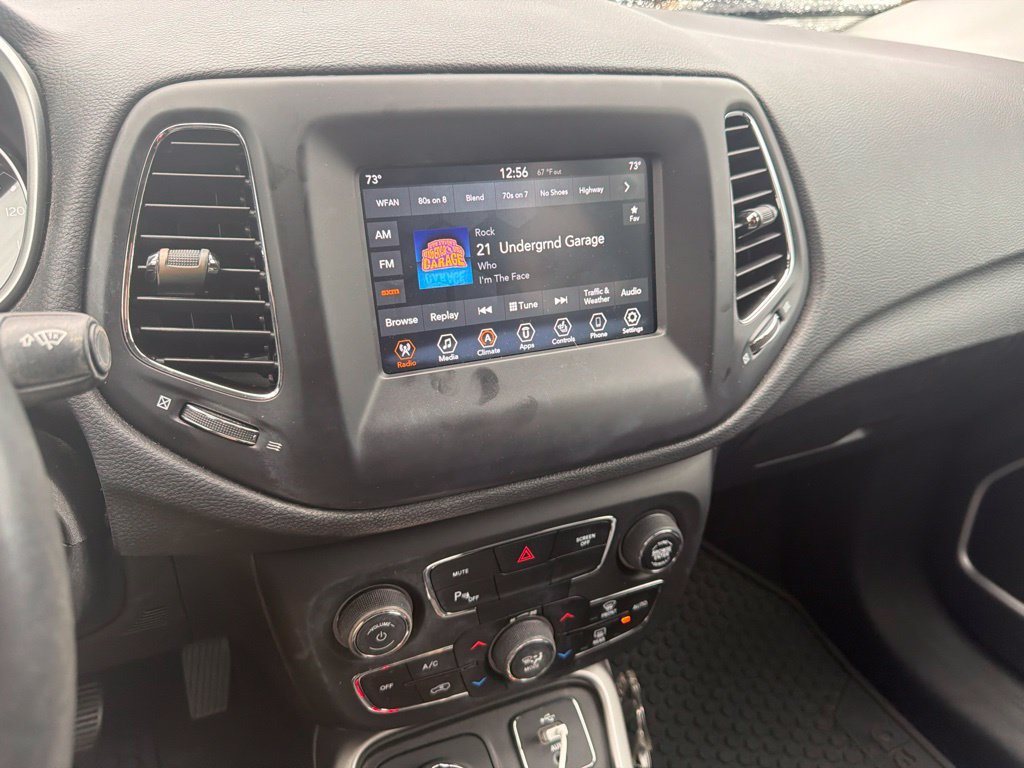 Used 2018 Jeep Compass Latitude w/ Popular Equipment Group AWD/4WD image 9