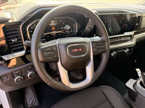 Used 2023 Chevrolet Silverado 1500 LT AWD/4WD image 15
