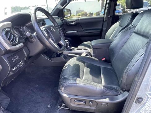Used 2021 Toyota Tacoma Limited AWD/4WD image 18