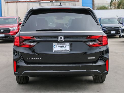 New 2026 Honda Odyssey Touring image 8