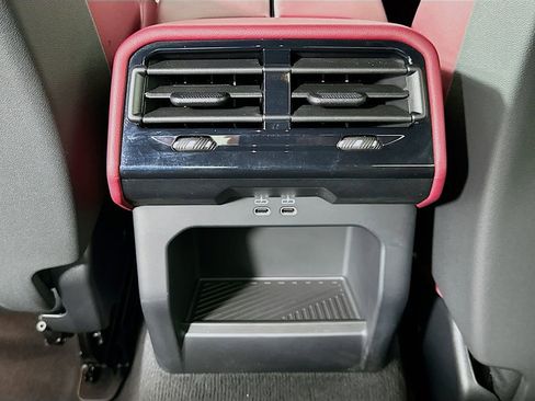 Used 2025 BMW 530i w/ M Sport Package image 26