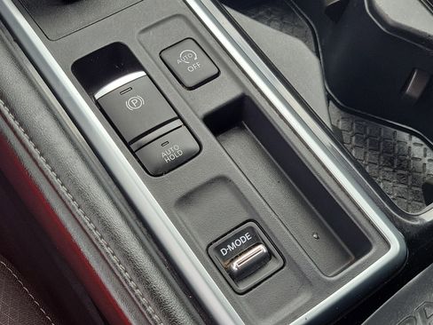 Used 2025 Nissan Pathfinder SV image 35