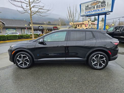 Used 2025 Chevrolet Equinox EV LT image 9