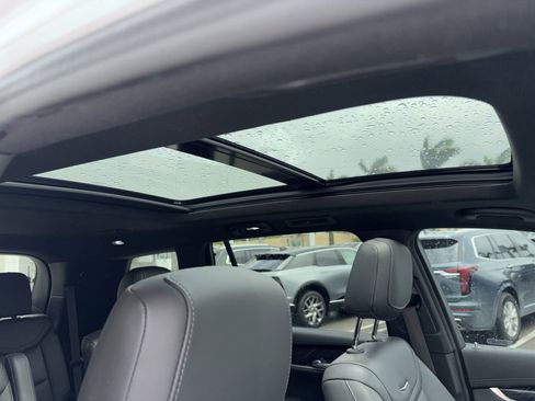 Used 2023 Cadillac XT6 Premium Luxury w/ Technology Package FWD image 12
