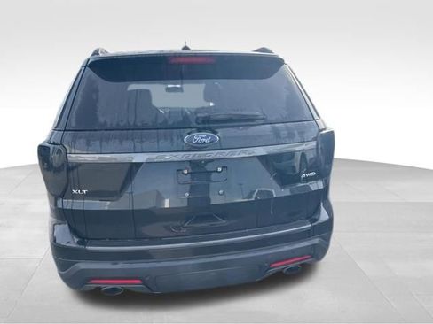 Used 2018 Ford Explorer XLT w/ Equipment Group 202A image 10
