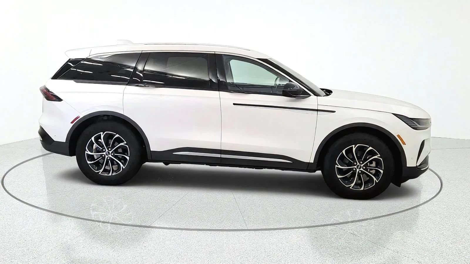 Used 2024 Lincoln Nautilus Premier w/ Equipment Group 102A AWD/4WD image 10