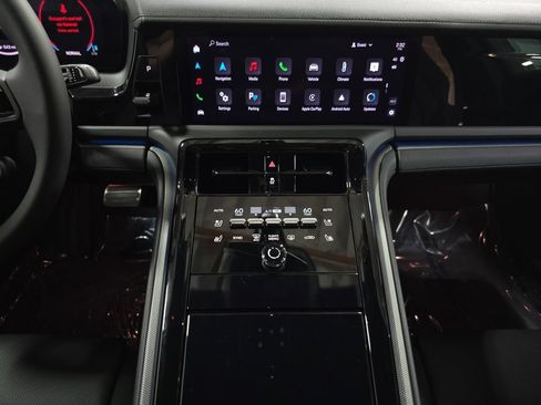 Certified 2025 Porsche Panamera RWD image 16