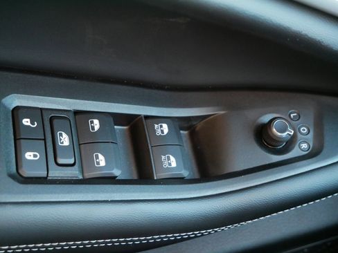 New 2026 Jeep Grand Cherokee Altitude image 15