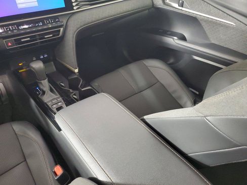 Used 2025 Toyota Camry XLE w/ Premium Plus Package FWD image 16