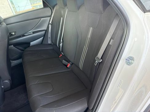 Used 2025 Hyundai Elantra Sport FWD image 15