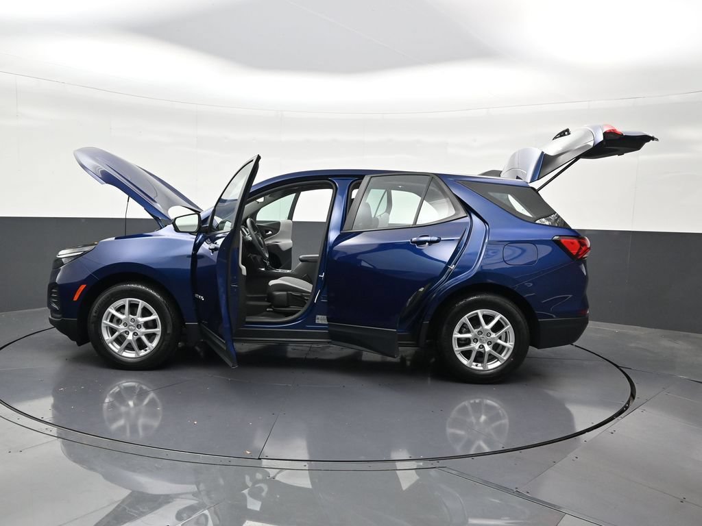 Used 2023 Chevrolet Equinox LS FWD image 28