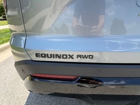 Used 2025 Chevrolet Equinox RS w/ Safety and Technology Package AWD/4WD image 3