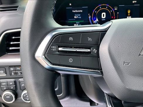 Used 2025 Chevrolet Suburban Z71 AWD/4WD image 11