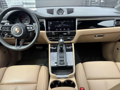 Used 2025 Porsche Macan image 18