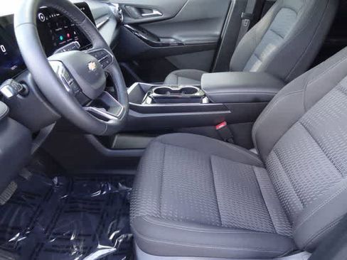 Used 2025 Chevrolet Equinox LT FWD image 6