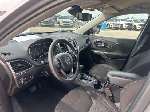 Used 2021 Jeep Cherokee Latitude AWD/4WD image 5