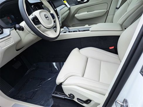 Used 2025 Volvo XC60 T8 Ultra image 22