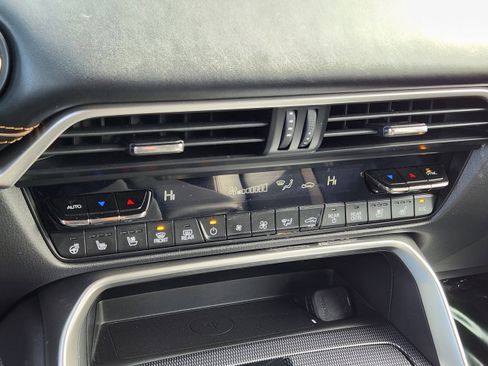 Certified 2024 MAZDA CX-90 Plug-In Hybrid w/ Premium Plus image 24