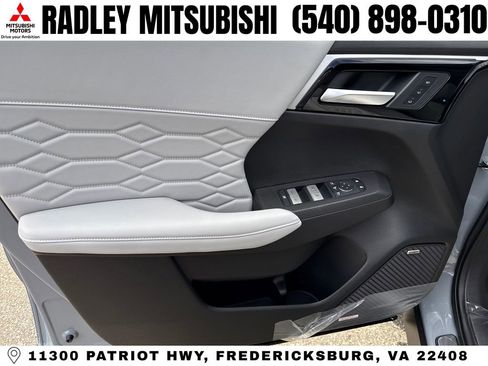 New 2026 Mitsubishi Outlander SEL image 5