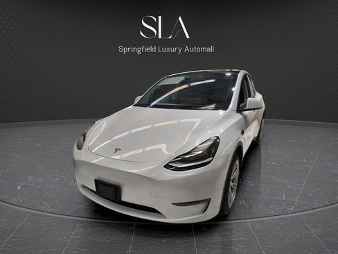 Used 2022 Tesla Model Y Long Range AWD/4WD image 9