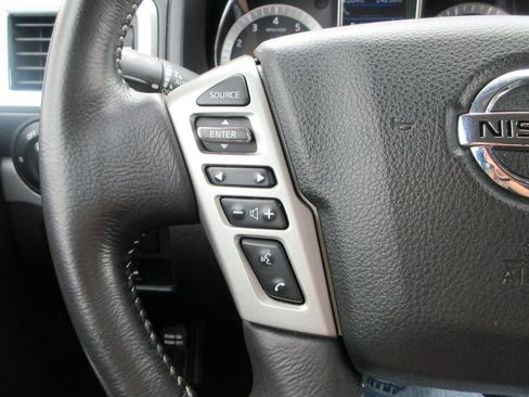 Used 2019 Nissan Titan PRO-4X w/ Pro-4x Convenience Package image 24