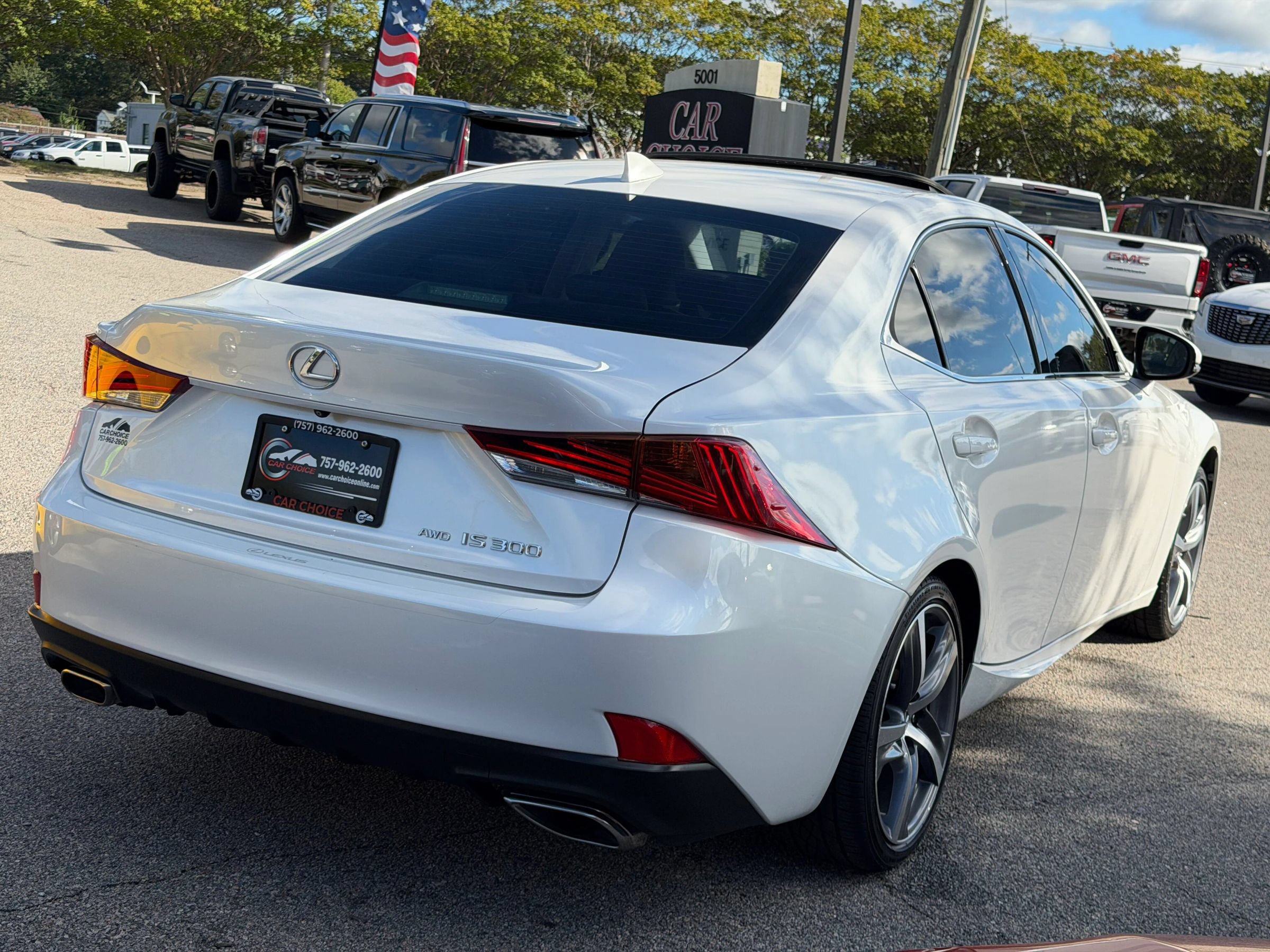 Used 2018 Lexus IS 300 AWD w/ Comfort Package image 8