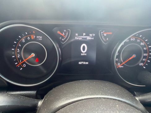 Used 2022 Jeep Gladiator Sport AWD/4WD image 21